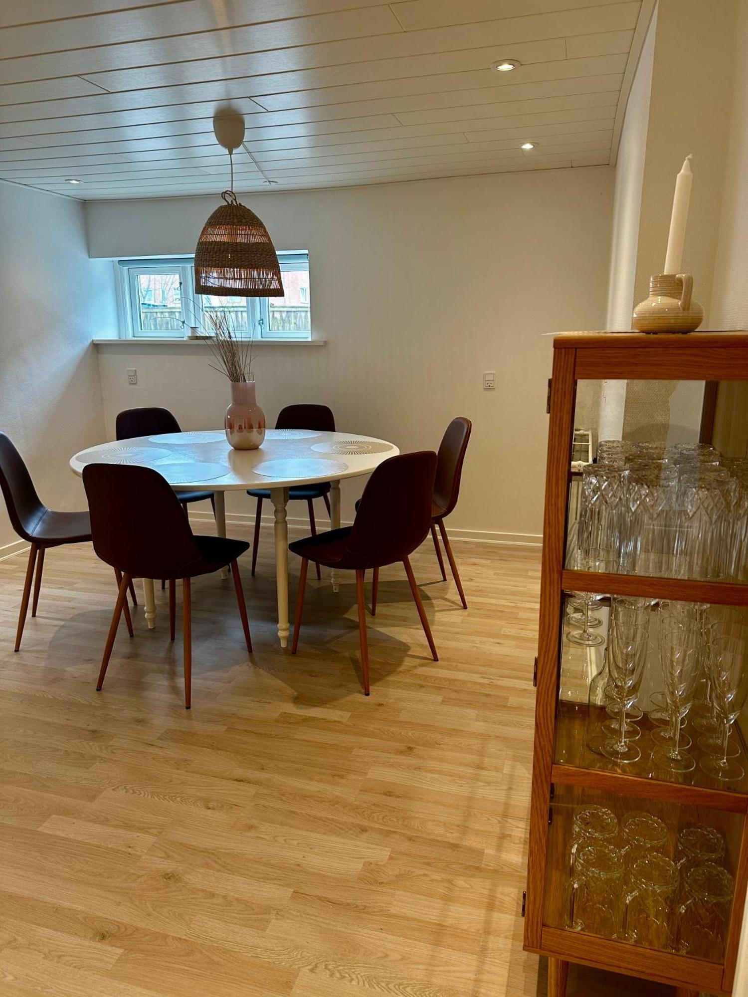 Skon Lejlighed Med Egen Terrasse Og Have Taet Pa Centrum I 스카겐 외부 사진