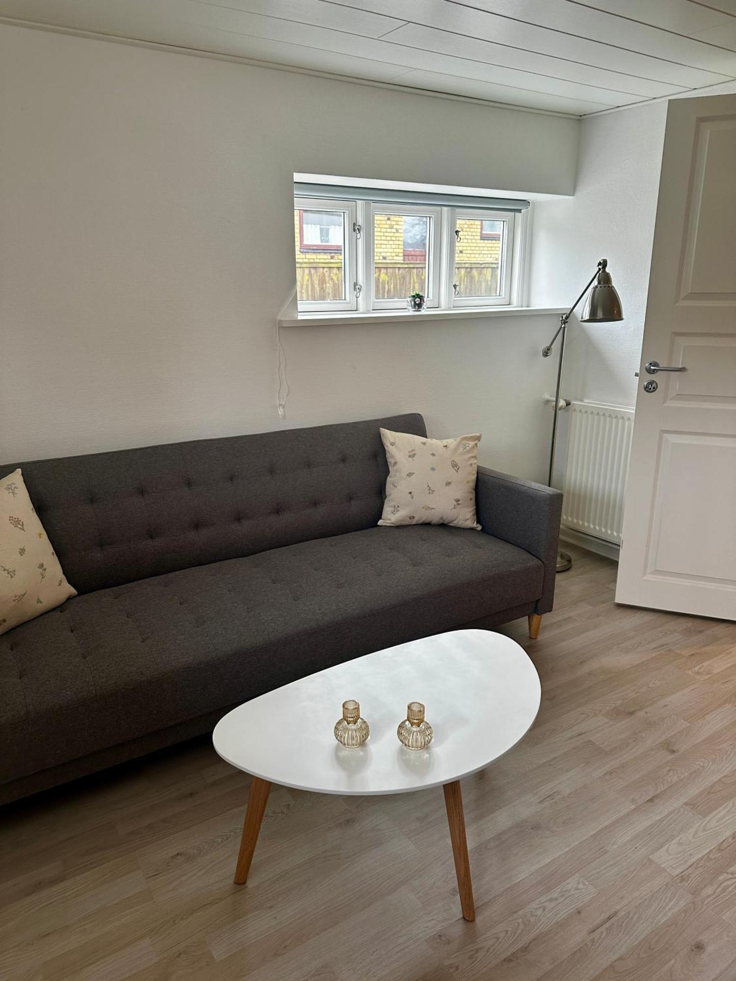 Skon Lejlighed Med Egen Terrasse Og Have Taet Pa Centrum I 스카겐 외부 사진